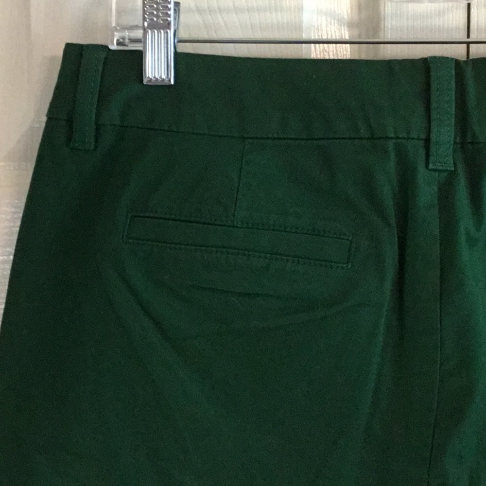 J. Crew Women’s Flat Front Chino Shorts in Emerald Green - Picture 7 of 9